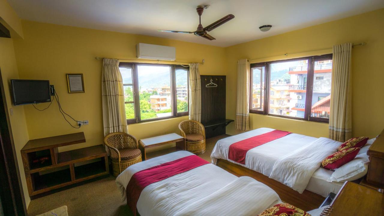 Silver Sky Hotel Pokhara Buitenkant foto