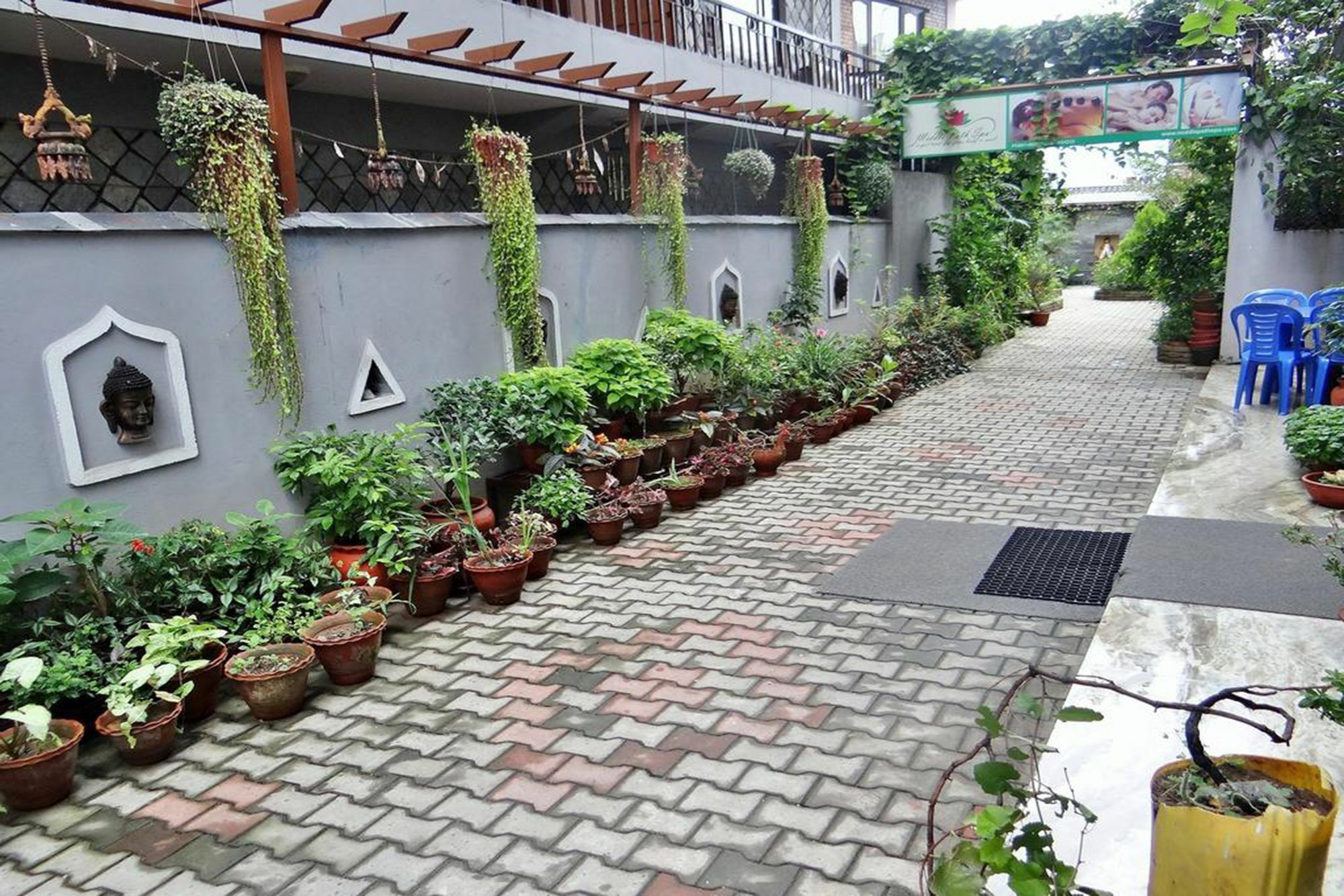 Silver Sky Hotel Pokhara Buitenkant foto
